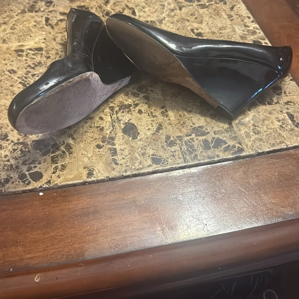 Classic Black Women's Heels - Picture 4 of 8